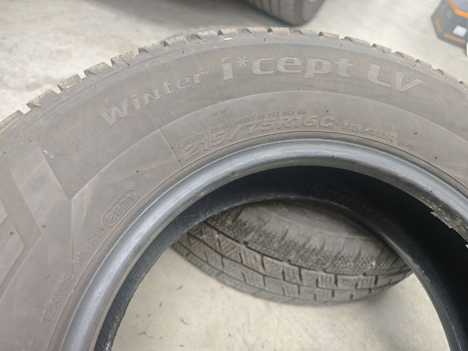 Продавам 2бр. зимни гуми за бус Hankook Winter Icept LV 215/75/16C