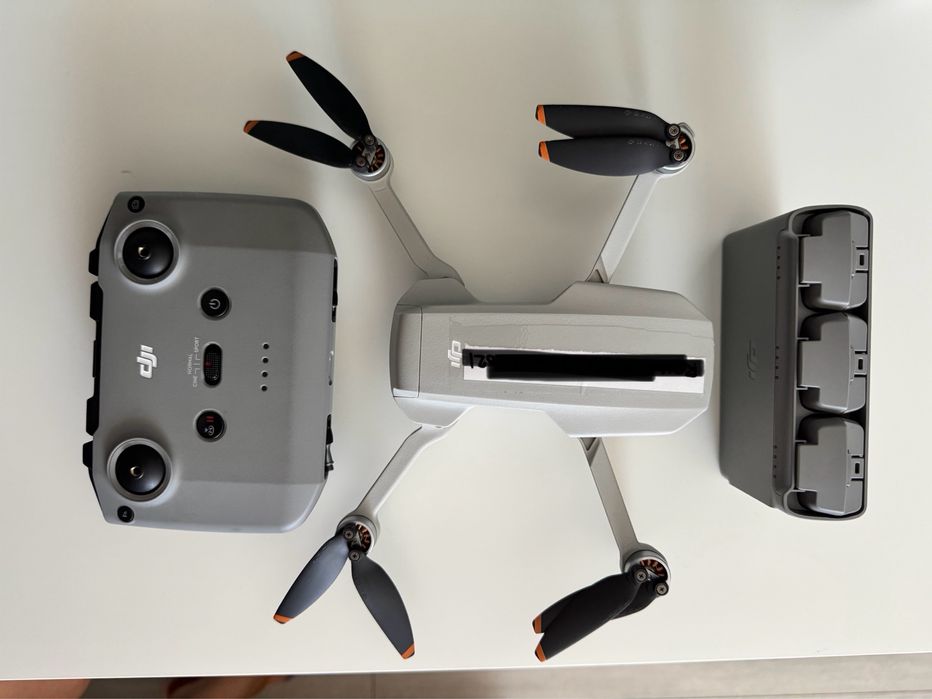 Drona DJI Mini 2 SE Fly More Combo