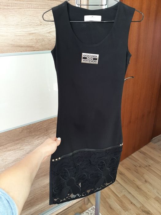 Къса черна рокля