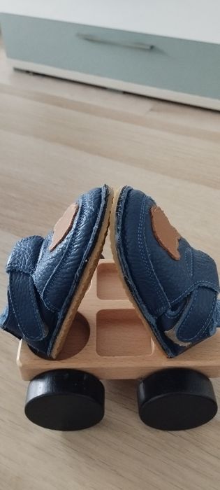 Pantofiori bebe in stare foarte bună