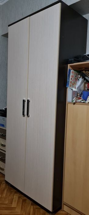 Продаётся шкаф для одежды.