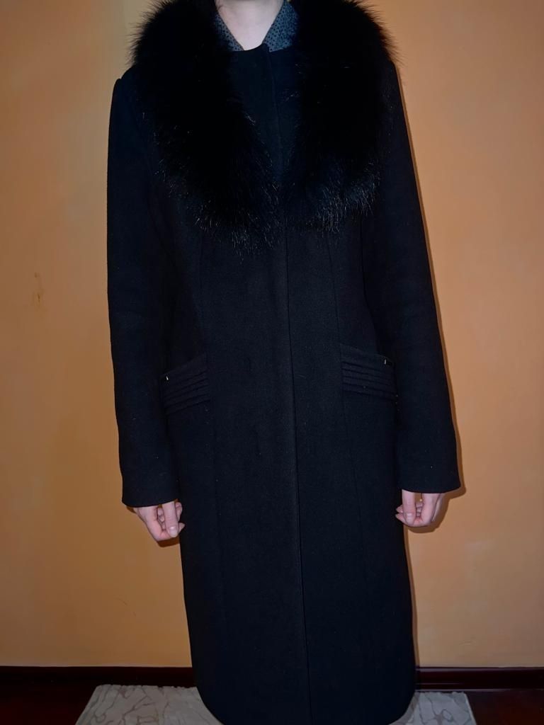 Пальто шерстяное,зимнее,с теплым подкладом размер 48-50