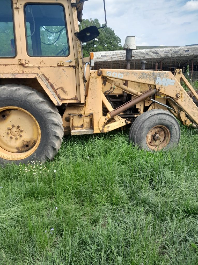 Buldoexcavator MF 50