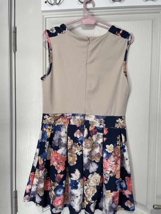 Къса рокля с цветя