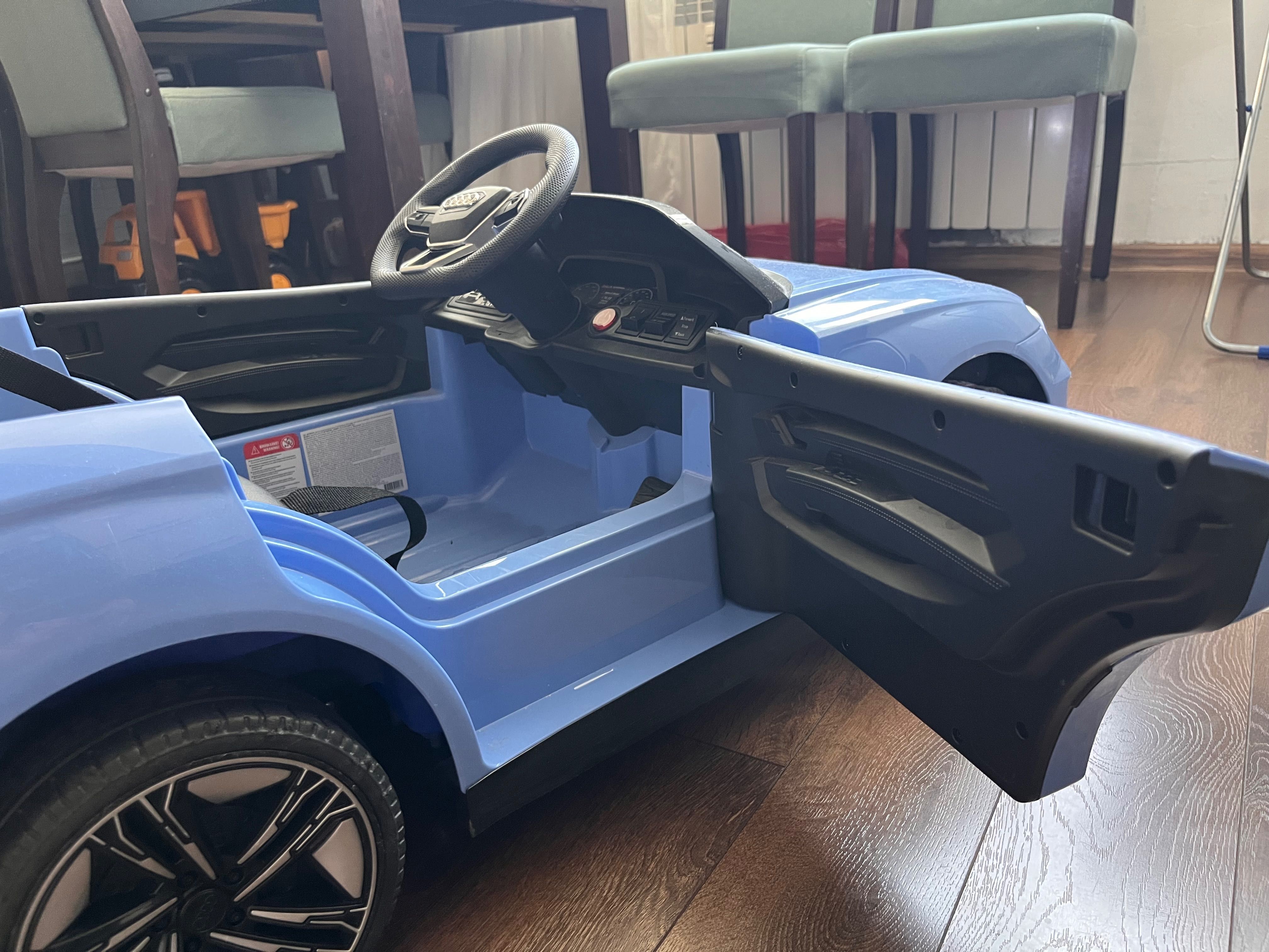Акумулаторна кола Moni - Audi RS e-tron, синя