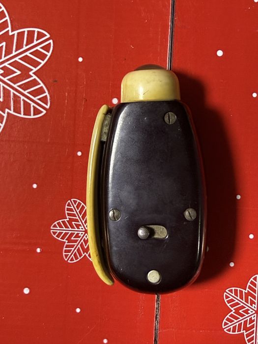 Lanternă cu dinam AEG, stare bună, funcționabilă