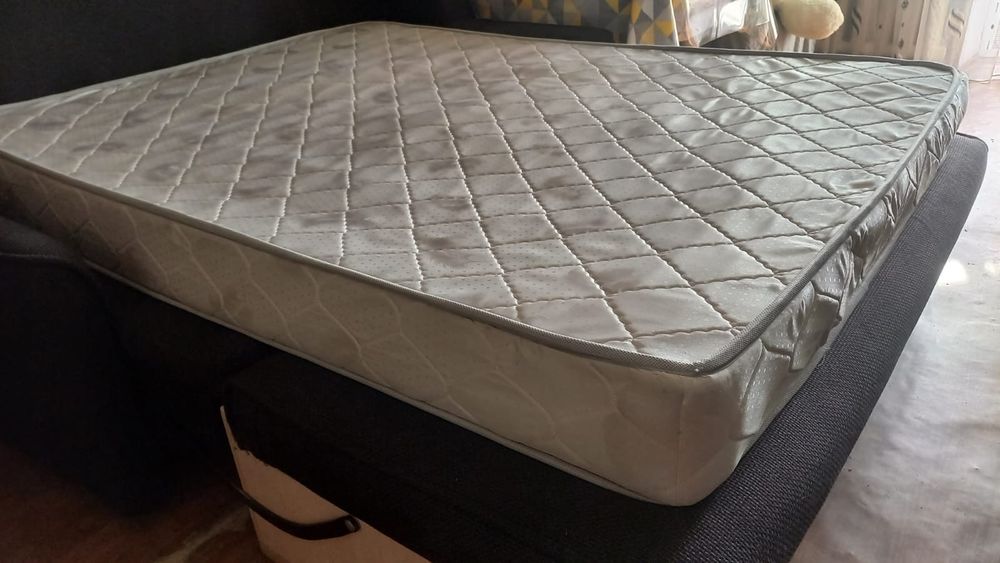 Продам матрас б/у в отличном состоянии