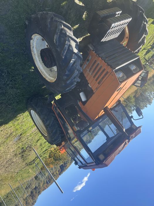 Tractor Universal 683 DTC