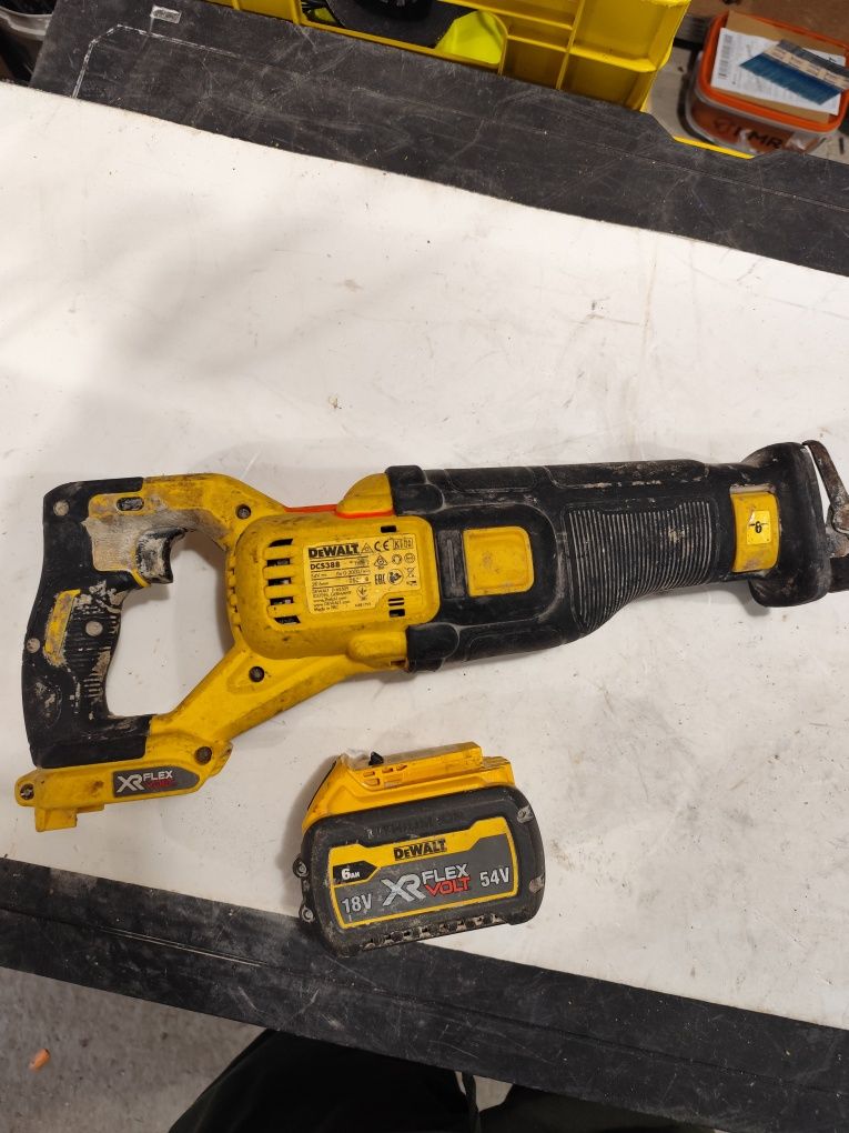 Акумулаторен саблен трион Девалт 54 V Flex volt DeWALT DCS388 + 6Ah