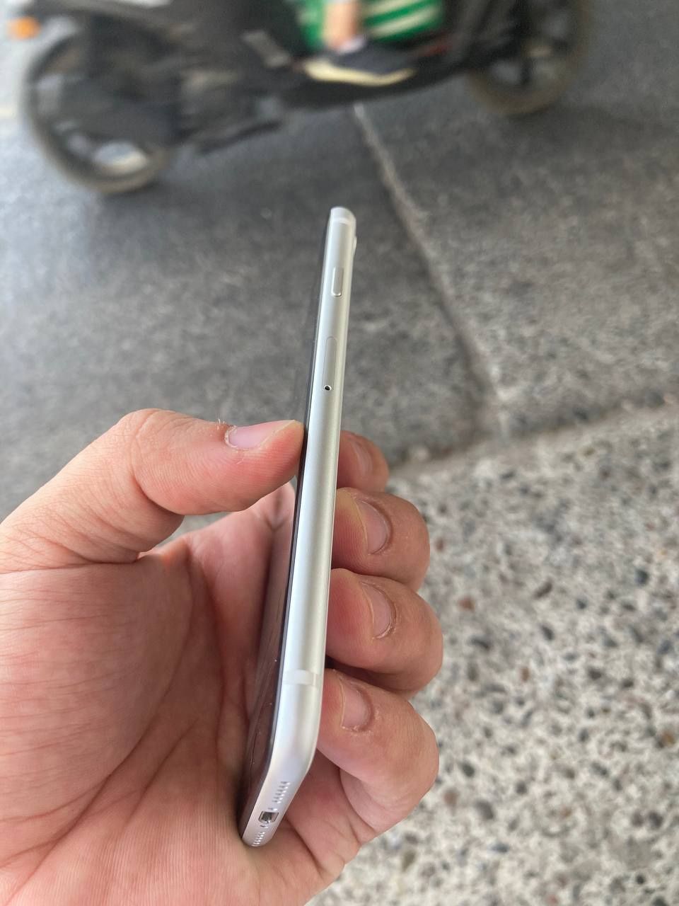Iphone SE yengi   .