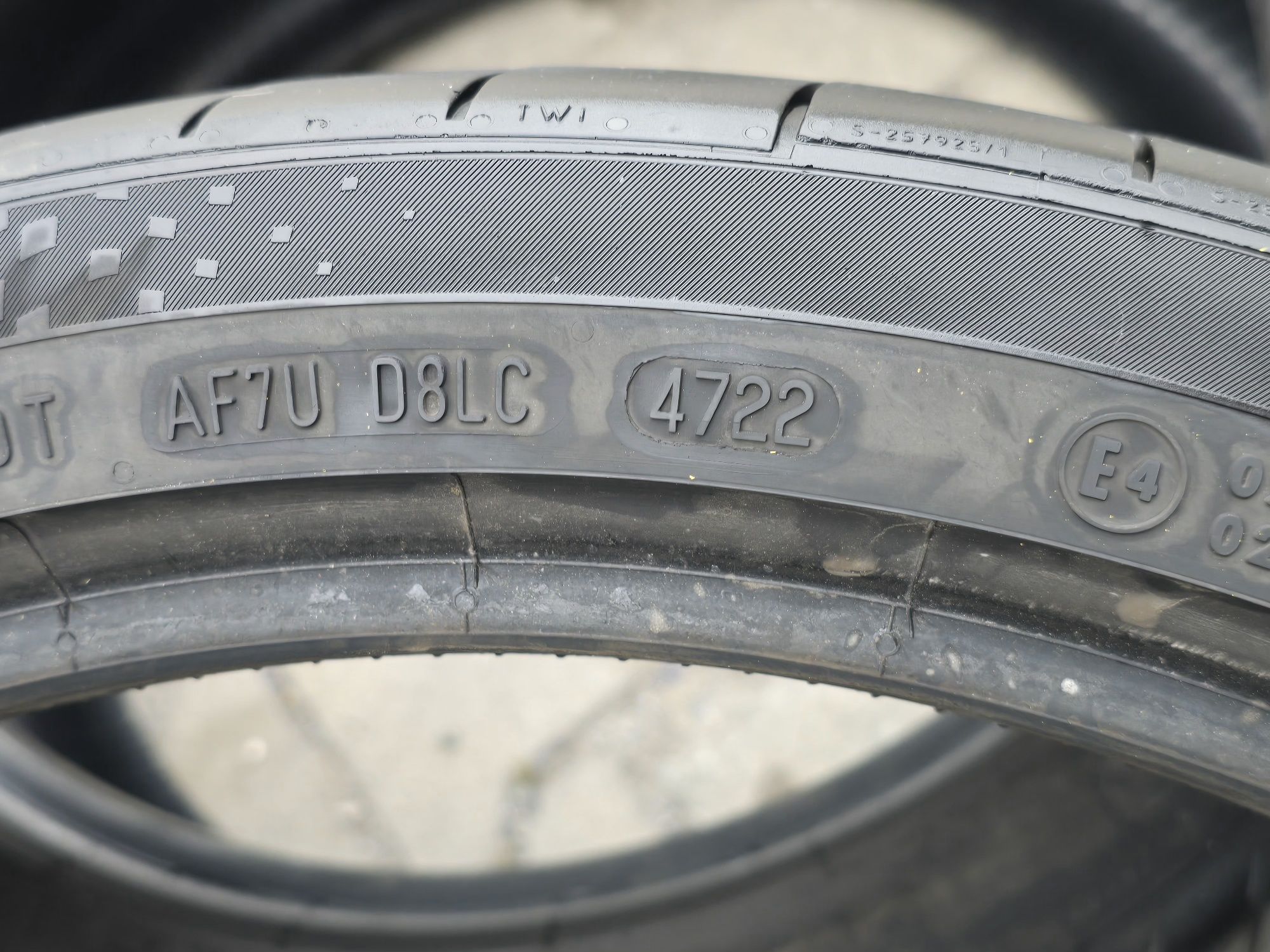 245 35 20 Continental