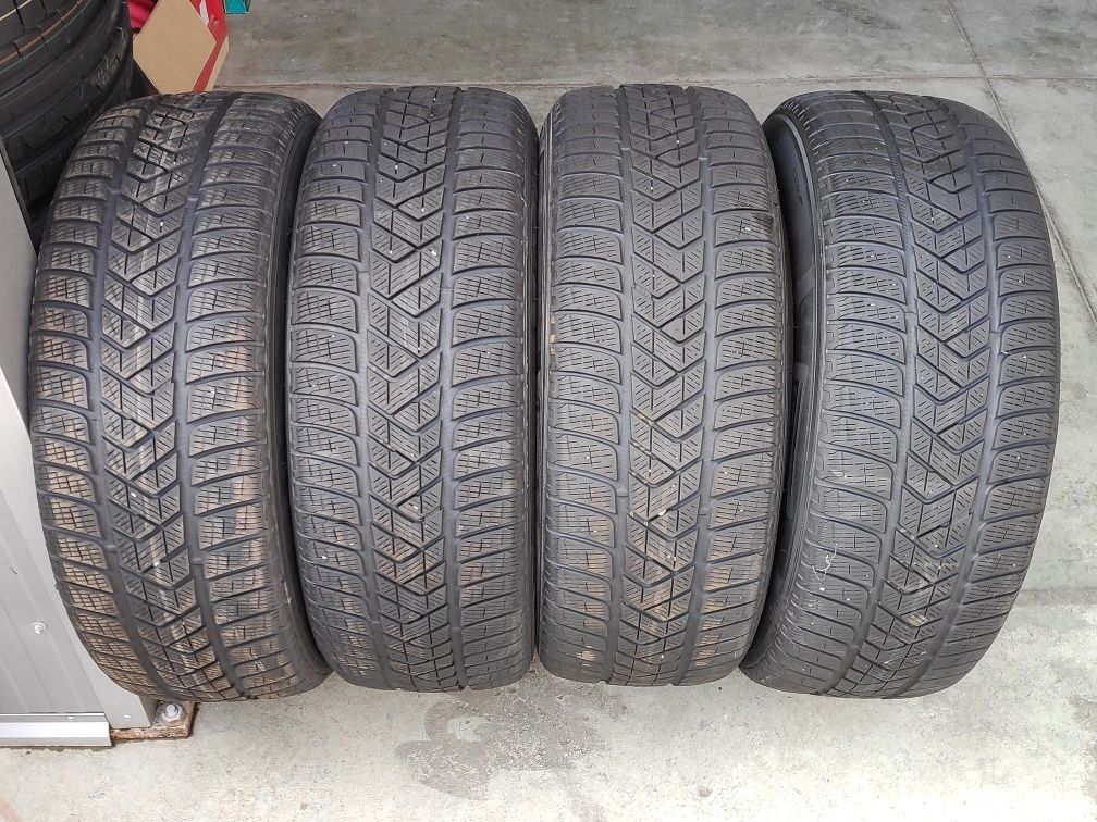 Зимни гуми 235/60/18 Pirelli