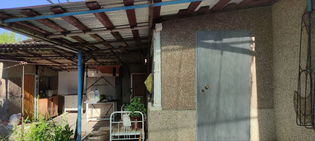 Hovli sotiladi narxini kelishamiz xoxlasangiz barter qilishimiz m