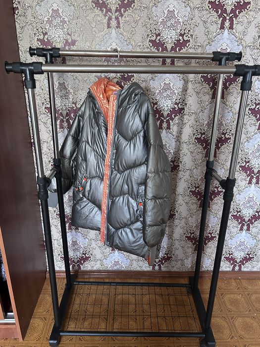 Продам вешалку для одежды