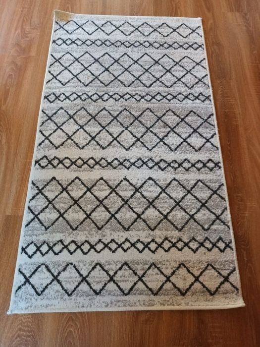 Set 2 carpete, stare foarte buna. Dimensiunea 80×150iunea unei carpet