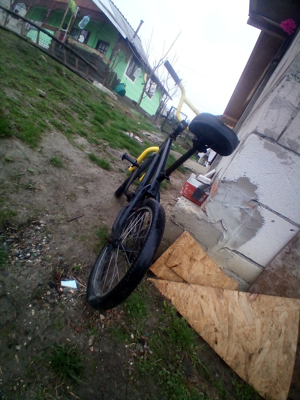 Biciclete foarte bună numai că s a făcut mică de mine