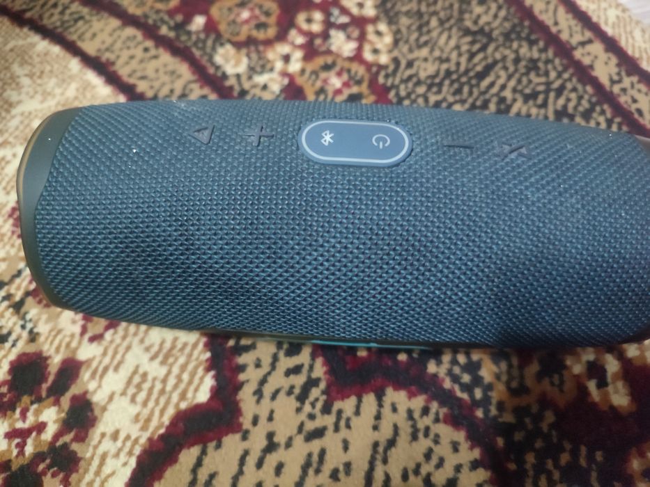 Продается jbl charge 4