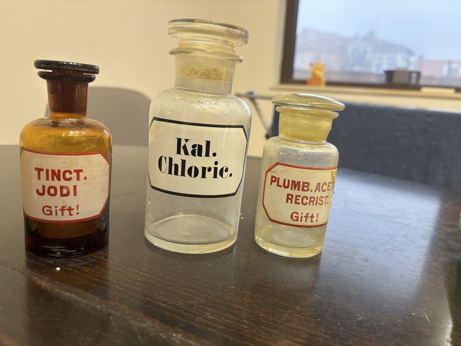 Старинни аптечни стъклени шишета – комплект 8 броя (може и поотделно)