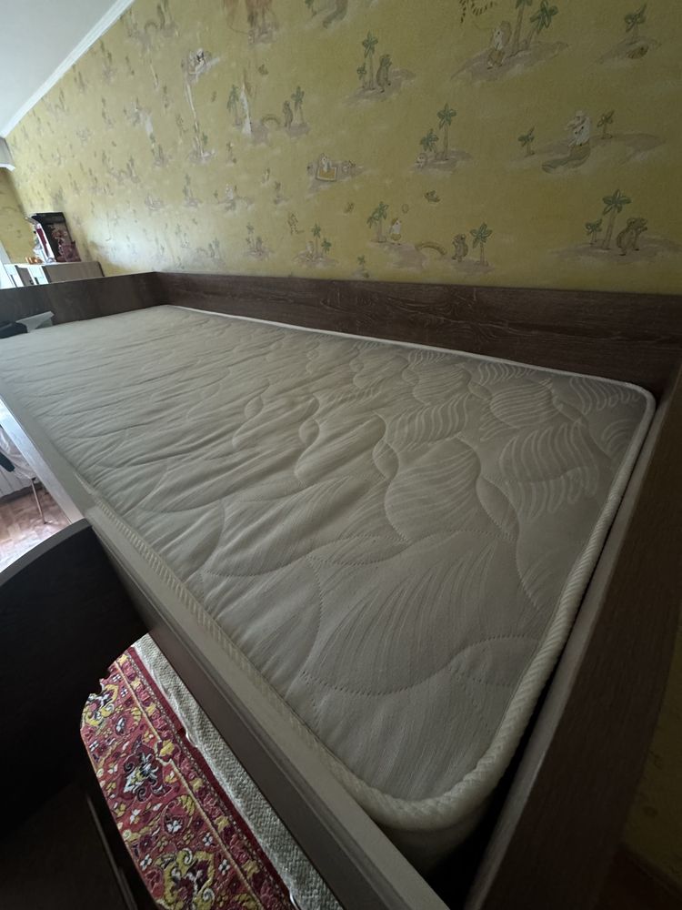 Продам двухуровневую кровать