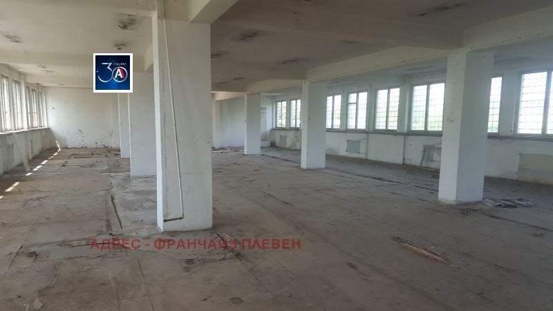Склад в Плевен-Индустриална зона площ 2922 цена 450000