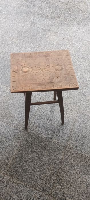 Scaun vechi din lemn