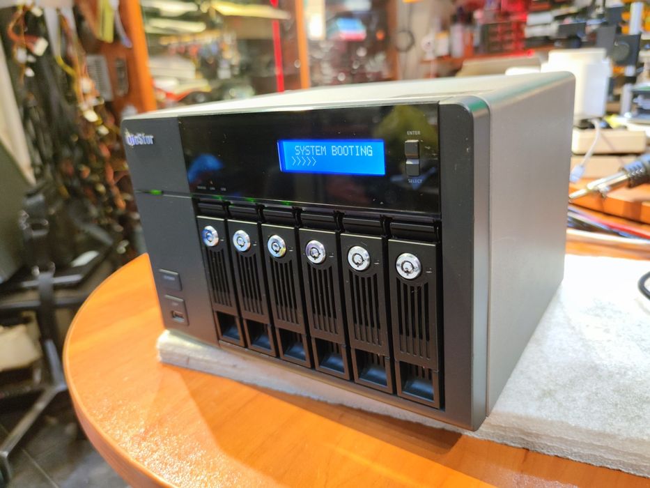 QNAP VioStor VS-6116 Pro+ NVR 12TB - 16-канален мрежов видеорекордер