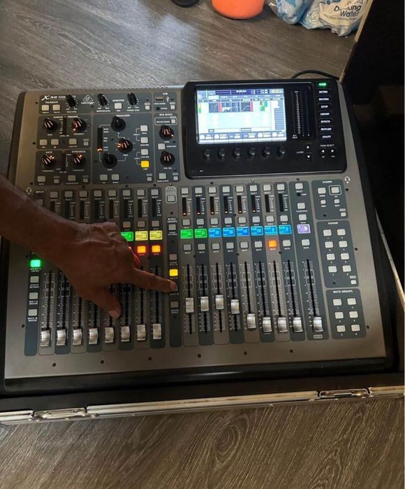 Mixer Behringer x32 compact