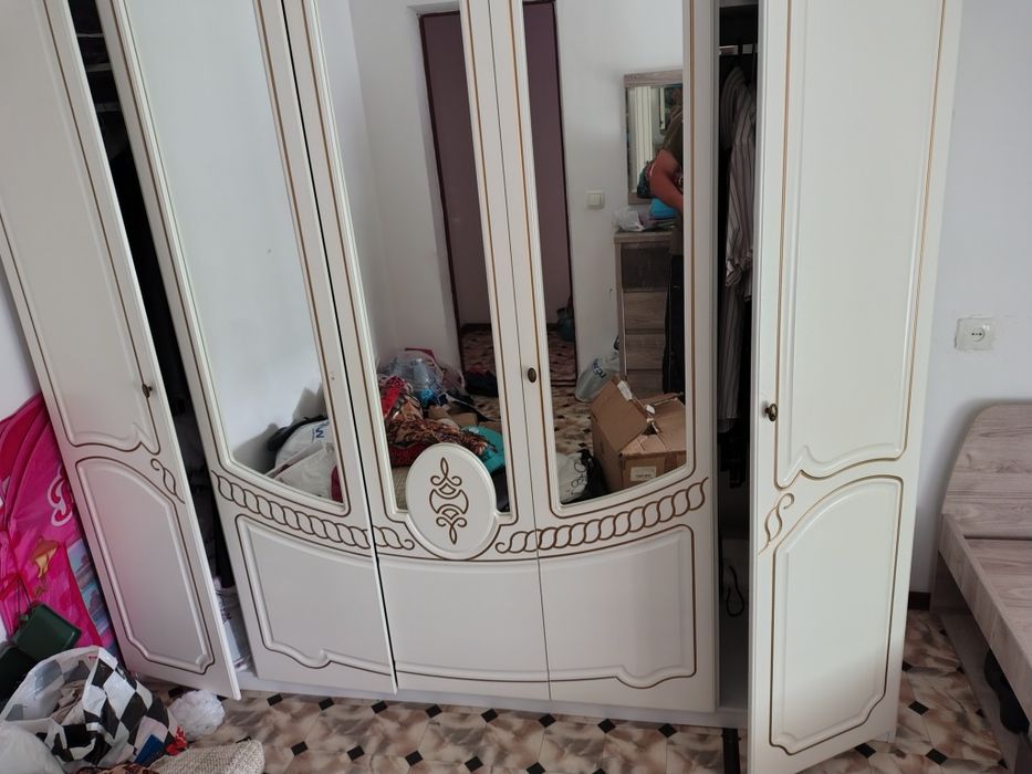 Шкаф вещевой для вещей с зеркалами