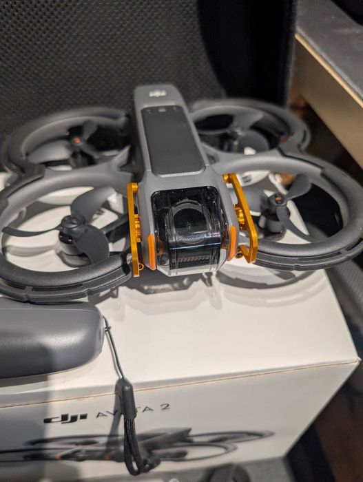 DJI Avata 2 cu 3 acumulatori, controller RC2 plus extra accesorii