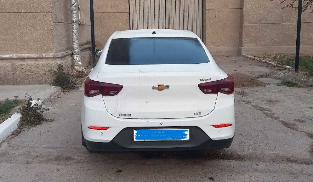 Onix автомат сотилади