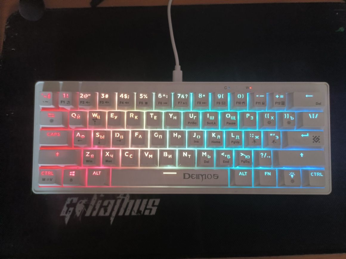 игровой компьютер в комплекте с монитором,клавиатурой и мышкой
