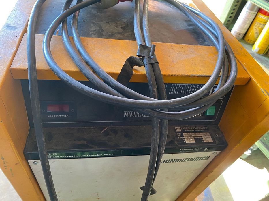 Stivuitor electric cu problema la incarcat pt piese sau reparat