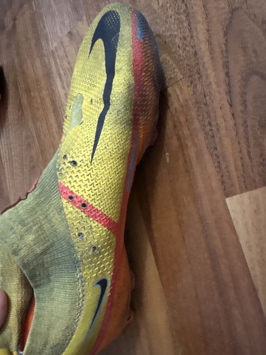 Vand ghete nike marimea 38 un pic tocite dar stare foarte buna