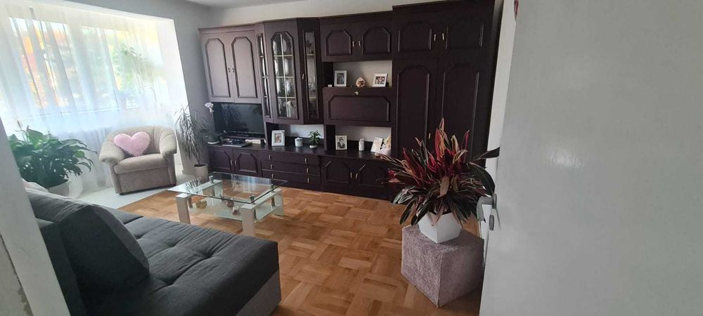 Vand apartament cu 2 camere