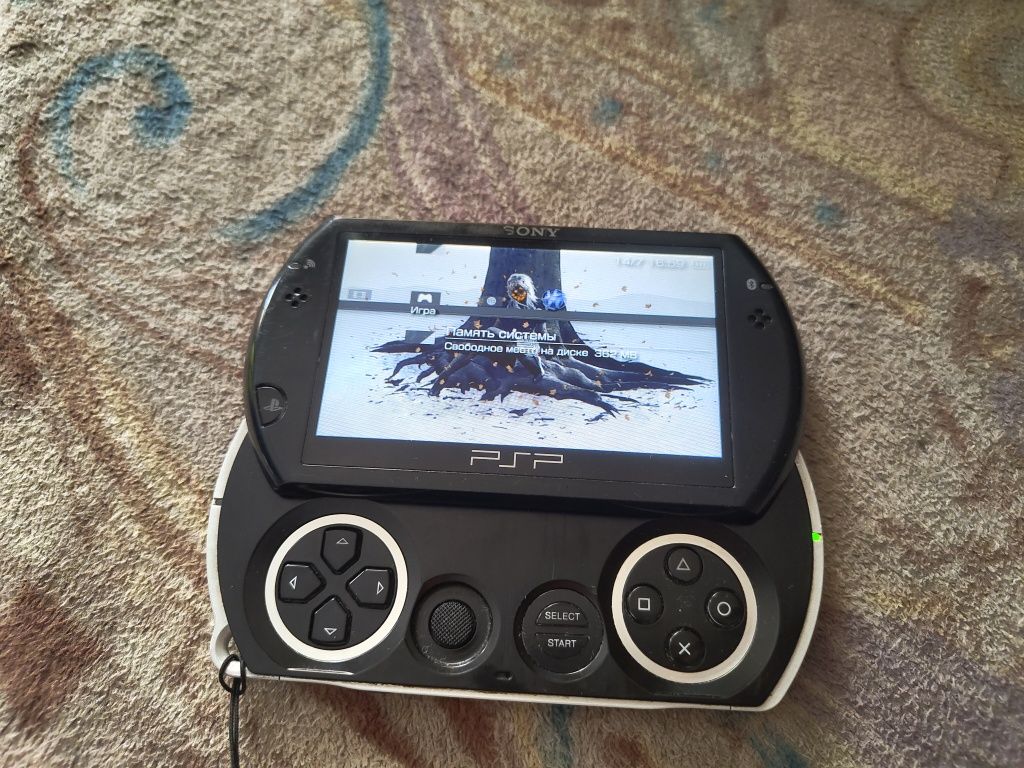 Продам psp go 16gb