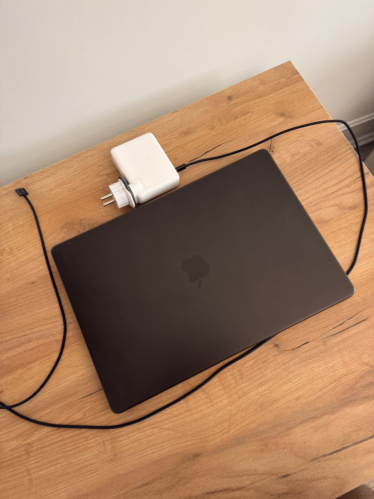 Apple MacBook Pro 16 M3 Max 40GPU Core  / 48 Гб / SSD 1tb