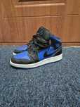 Vând Jordan 1 Mid