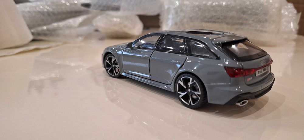 Ауди Audi RS6 1:32 отваряеми врати, капак, светещи фарове и стопове