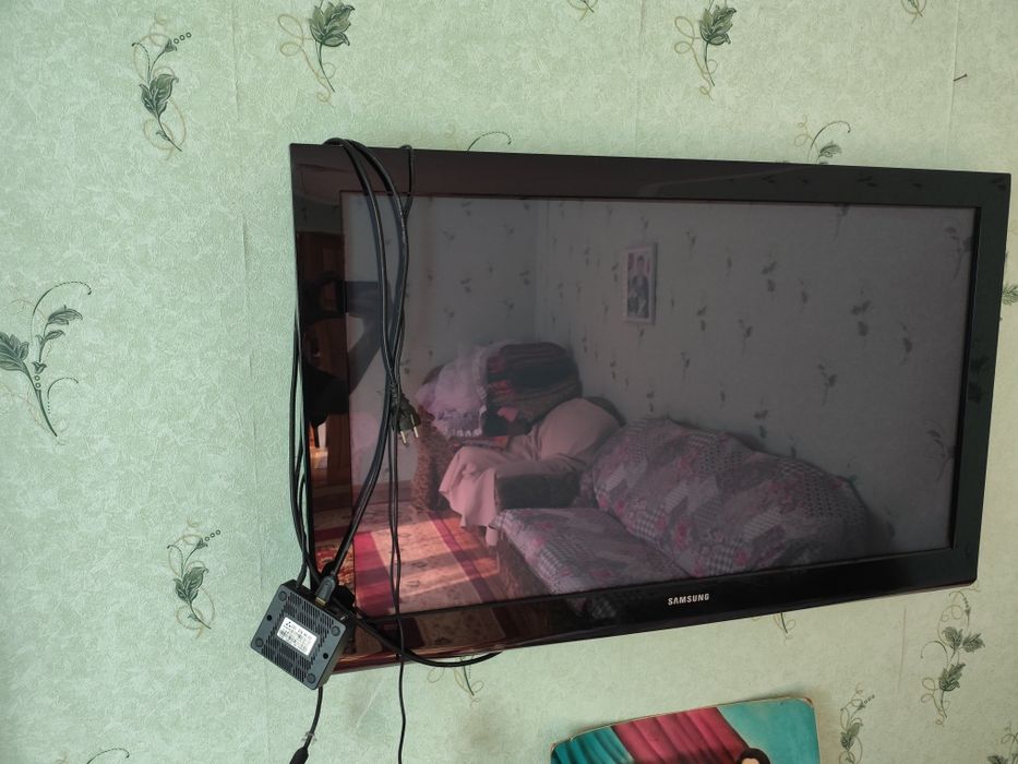 Телевизор с разрешением 1366x768HD