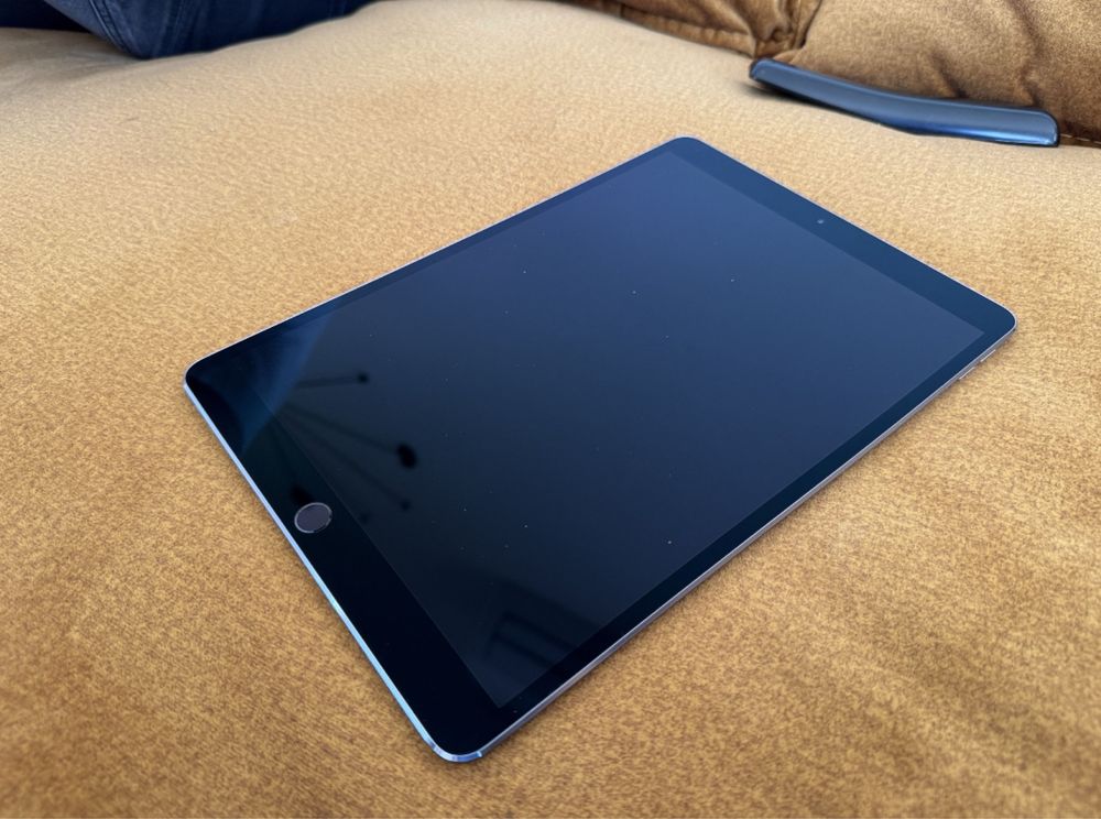 Iphone 15 pro 512GB + ПОДАРЪК iPad Pro 10.5 64 GB