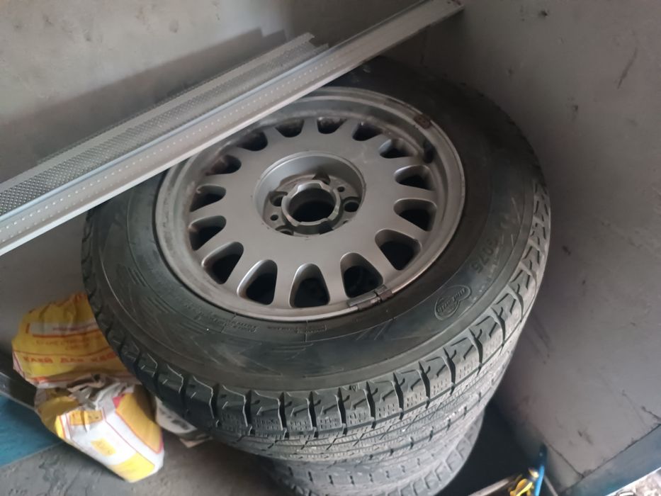 Продам резину с дисками на БМВ 730