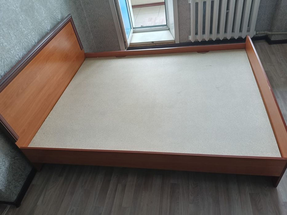 Продам б/у кровать