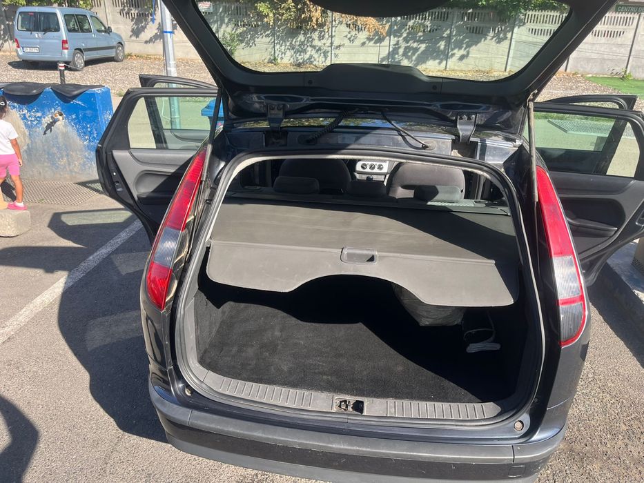 Salut, vand ford focus an 2006 1.6 benzina