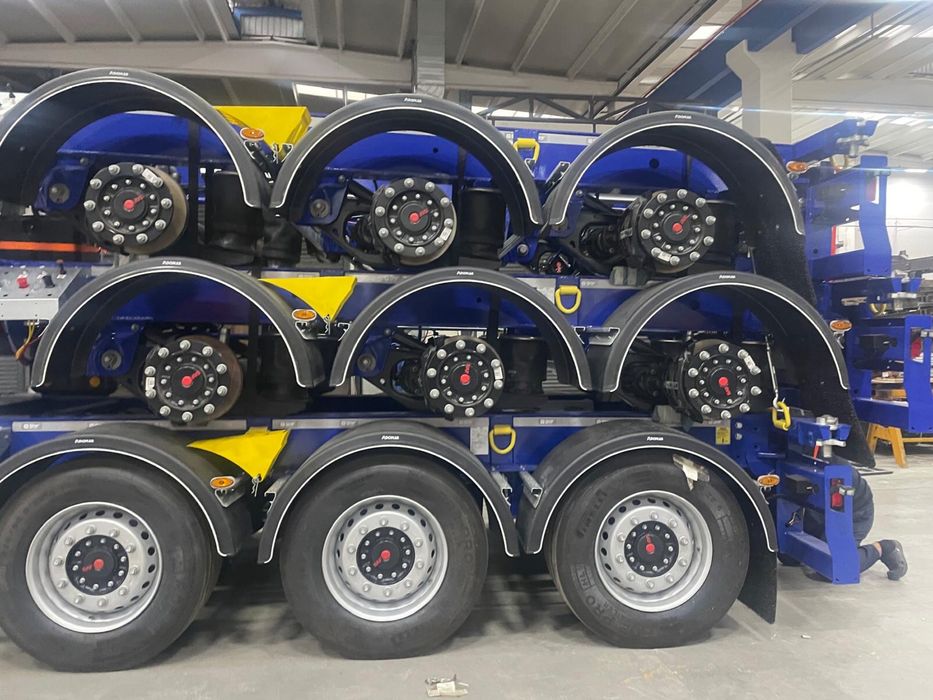 Inchiriez semiremorca transport containere