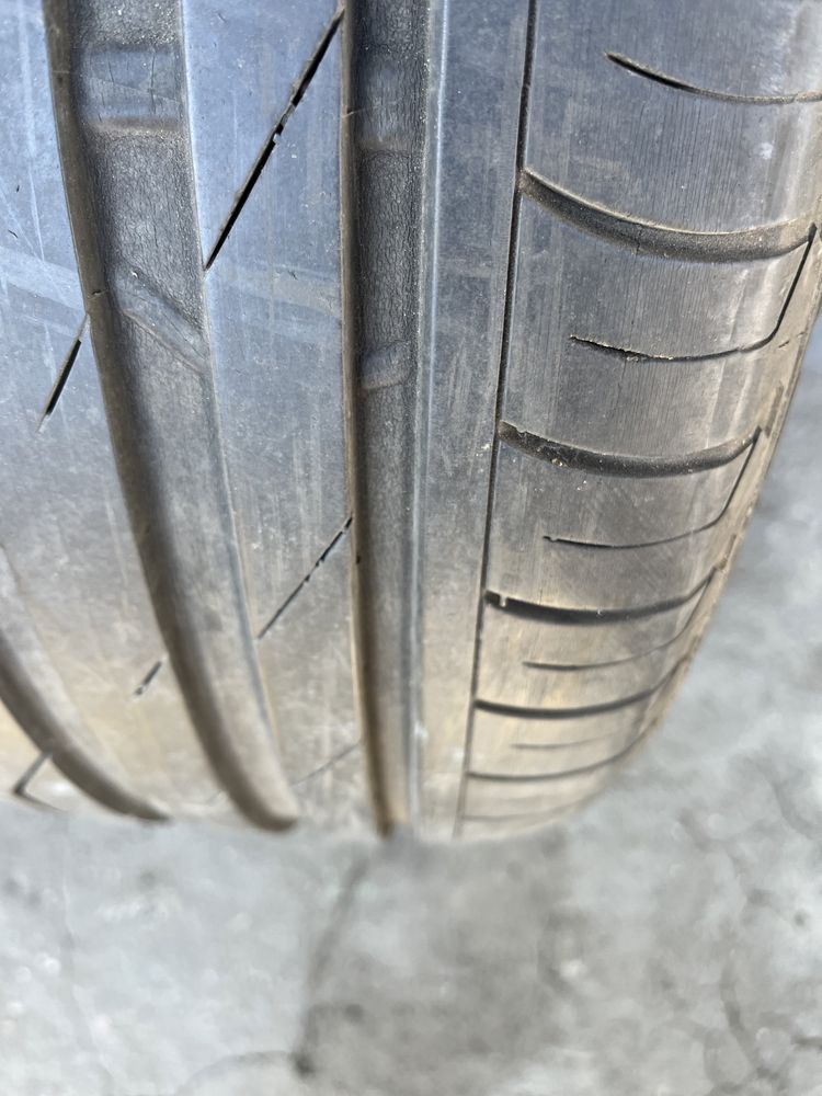 2 бр. летни гуми 235/45/17 Bridgestone 6 mm DOT 2815