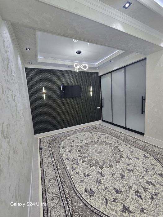 Kriti bozorda 3-xonali qilingan Arzon kvartira sotiladi. Xona