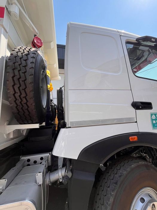 Самосвал HOWO 25 тн