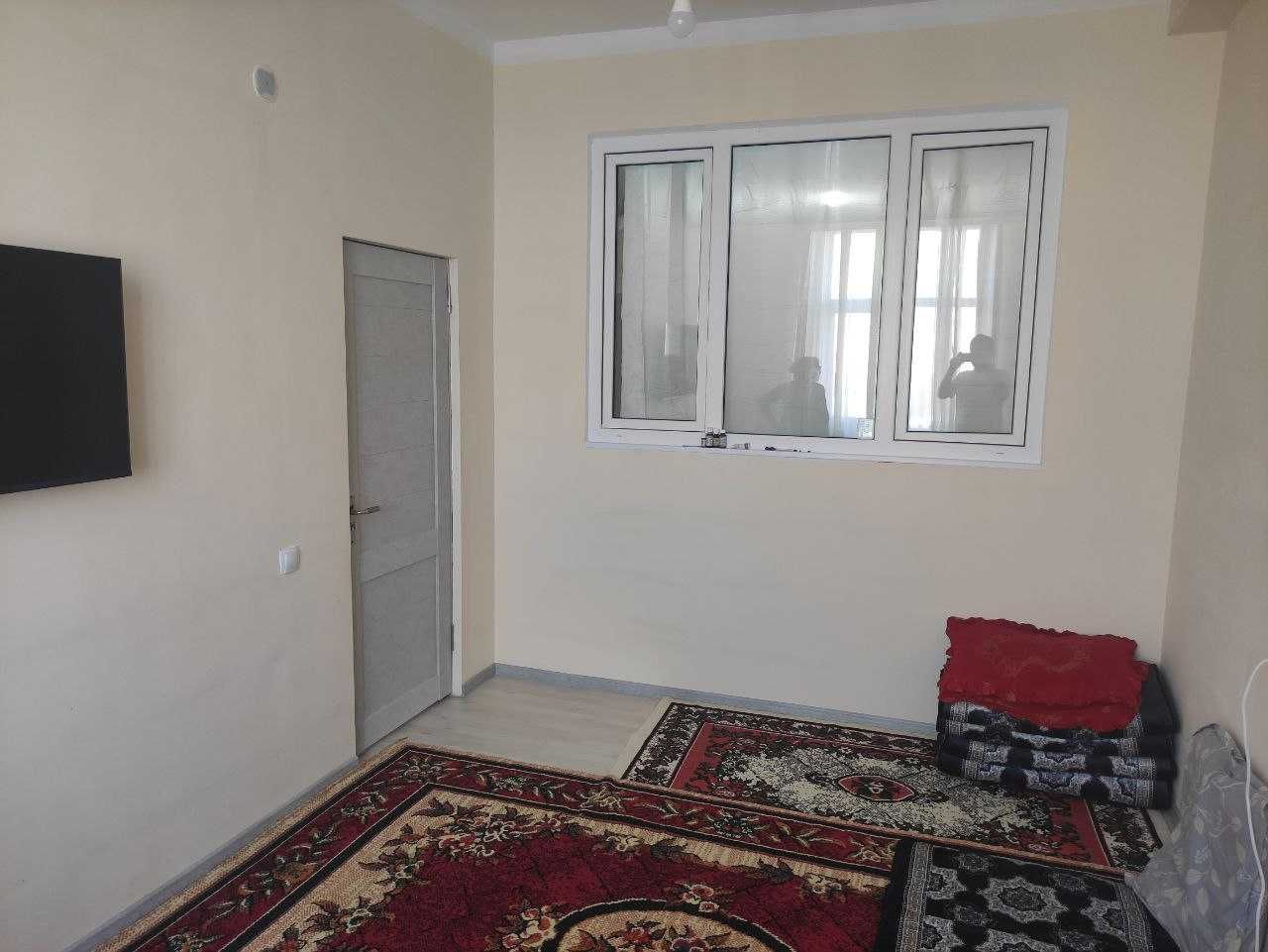 Kvartira sotiladi 2 xonali 44 m2 2024-yilda qurilgan.