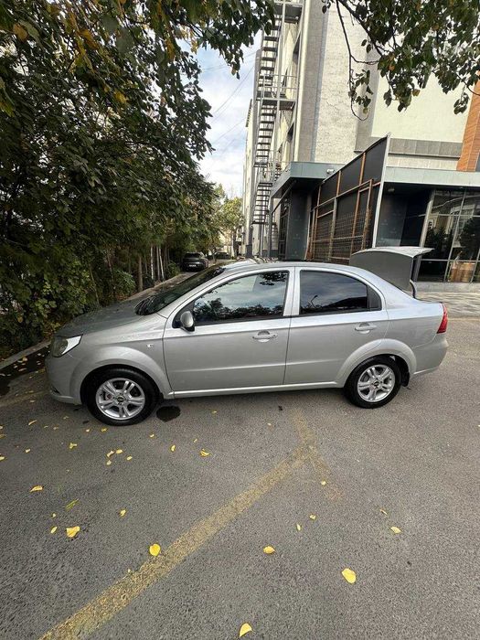 продается NEXIA 3