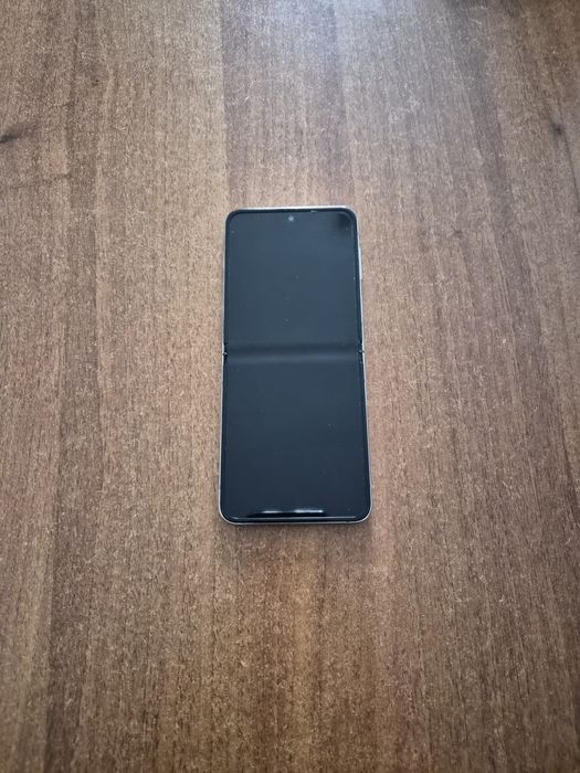 Vând Samsung Galaxy Z Flip 5